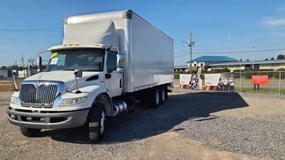 International MV607 26 ft Box Truck - 300HP, 10 Speed Manual, Roll up Door, Liftgate