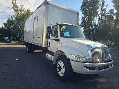International MV607 26 ft Box Truck - 240HP, 6 Speed Automatic, Roll up Door, Liftgate