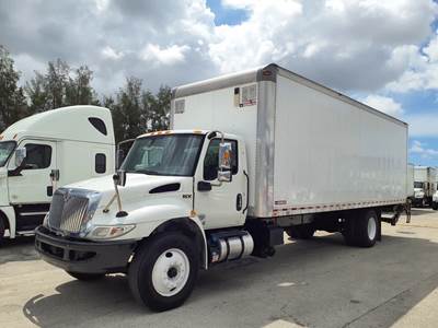 International MV607 26 ft Box Truck - 240HP, 6 Speed Automatic, Roll up Door, Liftgate