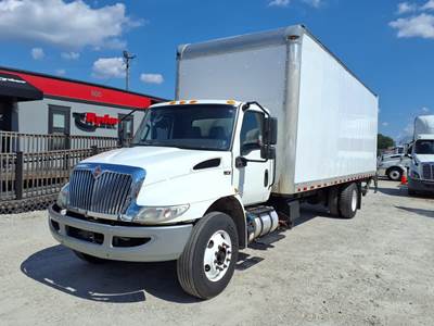 International MV607 26 ft Box Truck - 240HP, 6 Speed Automatic, Roll up Door, Liftgate