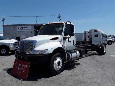 International MV607 26 ft Box Truck - 240HP, 6 Speed Automatic