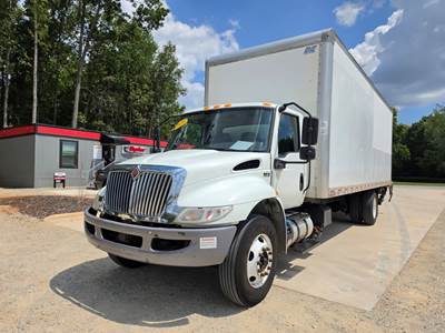 International MV607 26 ft Box Truck - 240HP, 6 Speed Automatic, Roll up Door, Liftgate