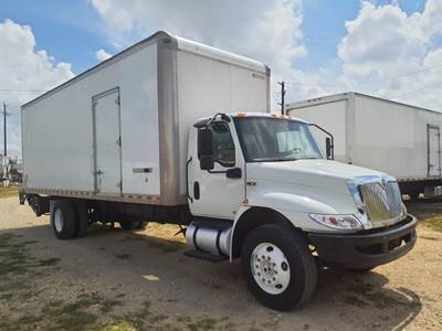 International MV607 26 ft Box Truck - 240HP, 6 Speed Automatic, Roll up Door, Liftgate