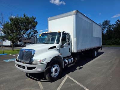 International MV607 26 ft Box Truck - 240HP, 6 Speed Automatic, Roll up Door, Liftgate