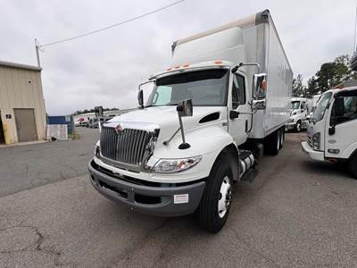 International MV607 26 ft Box Truck - 300HP, 10 Speed Manual, Roll up Door, Liftgate
