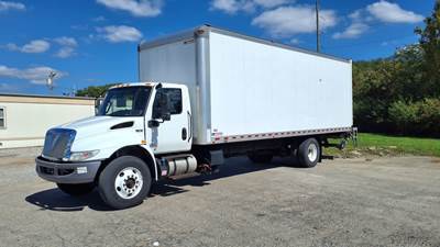 International MV607 26 ft Box Truck - 280HP, 6 Speed Automatic, Roll up Door, Liftgate