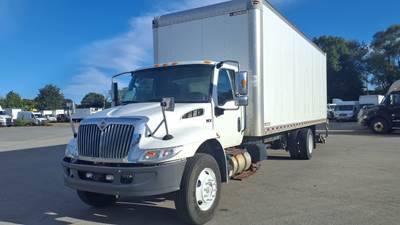 International MV607 26 ft Box Truck - 240HP, 6 Speed Automatic, Roll up Door, Liftgate