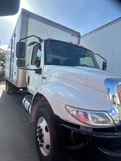 International MV607 26 ft Box Truck - 240HP, 6 Speed Automatic, Roll up Door, Liftgate