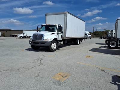 International MV607 26 ft Box Truck - 240HP, 6 Speed Automatic, Roll up Door, Liftgate