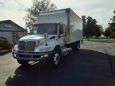 International MV607 20 ft Box Truck - 260HP, 6 Speed Automatic, Roll up Door