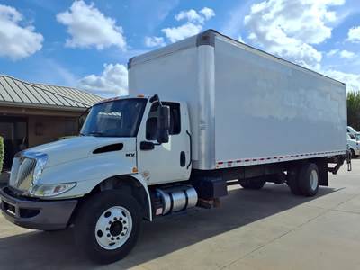 International MV607 26 ft Box Truck - 240HP, 6 Speed Automatic, Roll up Door, Liftgate
