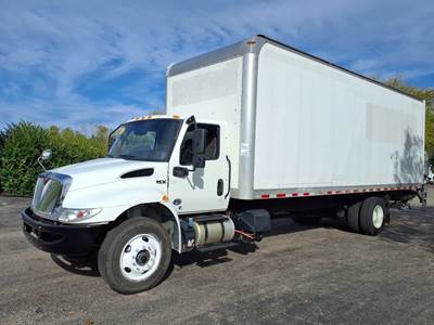 International MV607 26 ft Box Truck - 240HP, 6 Speed Automatic, Roll up Door, Liftgate