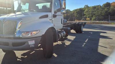 International MV607 Box Truck - 280HP, 6 Speed Automatic, Liftgate