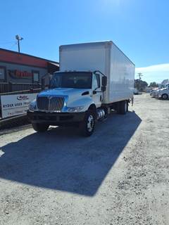 International MV607 26 ft Box Truck - 240HP, 6 Speed Automatic, Roll up Door, Liftgate