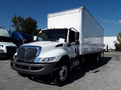 International MV607 26 ft Box Truck - 240HP, 6 Speed Automatic, Roll up Door, Liftgate