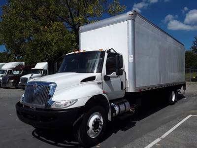 International MV607 26 ft Box Truck - 240HP, 6 Speed Automatic, Roll up Door, Liftgate