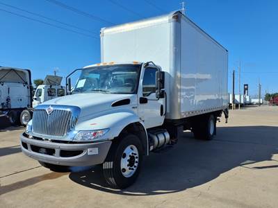 International MV607 20 ft Box Truck - 240HP, 6 Speed Automatic, Roll up Door, Liftgate
