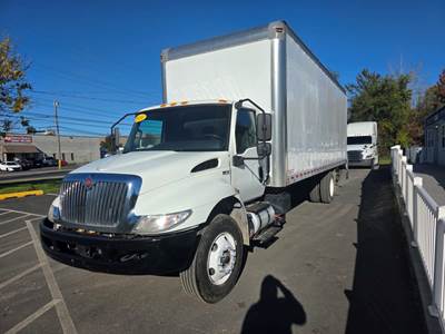 International MV607 26 ft Box Truck - 240HP, 6 Speed Automatic, Roll up Door, Liftgate