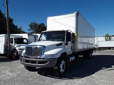 International MV607 26 ft Box Truck - 240HP, 6 Speed Automatic, Roll up Door, Liftgate