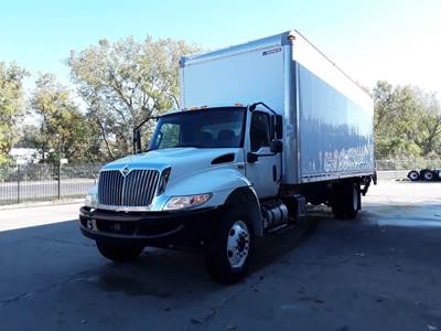 International MV607 26 ft Box Truck - 240HP, 6 Speed Automatic, Roll up Door, Liftgate