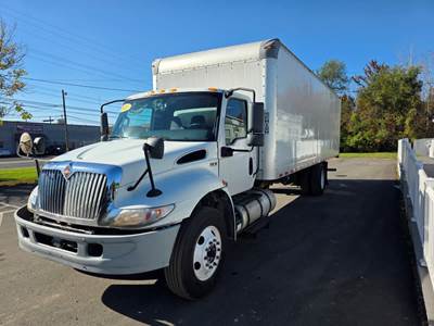 International MV607 26 ft Box Truck - 240HP, 6 Speed Automatic, Liftgate