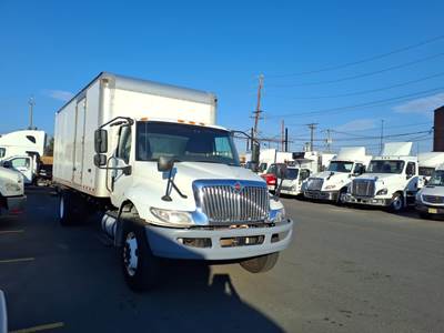 International MV607 22 ft Box Truck - 280HP, 6 Speed Automatic, Roll up Door