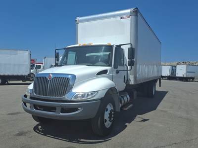 International ND 700 26 ft Box Truck - 240HP, 6 Speed Automatic, Roll up Door, Liftgate