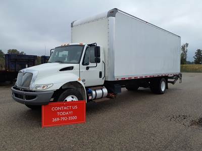 International ND 700 26 ft Box Truck - 240HP, 6 Speed Automatic, Roll up Door, Liftgate