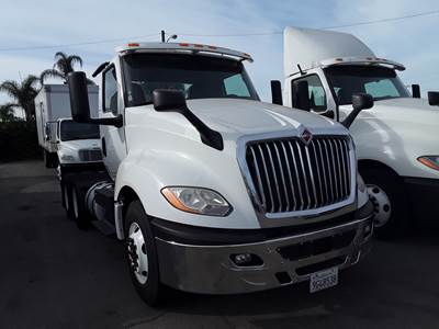 International TC7H042 24 ft Box Truck - 190HP, 4 Speed Automatic, Roll up Door