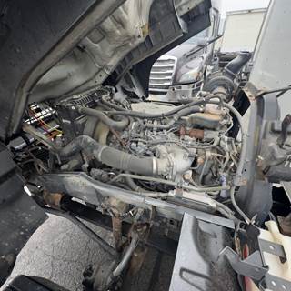 Isuzu FTR 28 ft Box Truck - 215HP, 6 Speed Automatic, Roll up Door, Liftgate