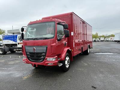 Kenworth K270 26 ft Box Truck - 220HP, 5 Speed Automatic, Roll up Door, Liftgate