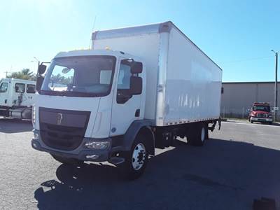Kenworth K270 26 ft Box Truck - 250HP, 6 Speed Automatic, Swing Door, Liftgate