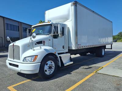 Kenworth T370 28 ft Box Truck - 260HP, 5 Speed Automatic, Roll up Door