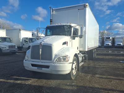 Kenworth T370 26 ft Box Truck - 300HP, 10 Speed Automatic, Swing Door