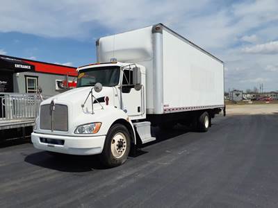 Kenworth T370 28 ft Box Truck - 260HP, 5 Speed Automatic, Roll up Door, Liftgate