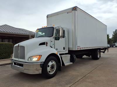 Kenworth T370 26 ft Box Truck - 250HP, 6 Speed Automatic, Roll up Door, Liftgate