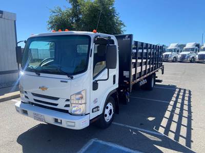 Chevrolet 4500HD 18 ft Flatbed Truck - 215HP, 6 Speed Automatic, Liftgate