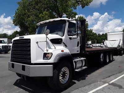 Freightliner 108SD Tandem Axle 24 ft Flatbed Truck - 10 Speed Manual