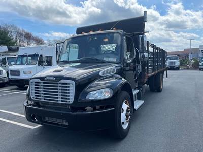 Freightliner M2 106 22 ft Flatbed Truck - 240HP, 6 Speed Automatic, Liftgate