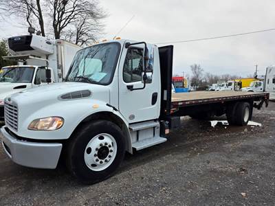 Freightliner M2 106 26 ft Flatbed Truck - 240HP, 9 Speed Automatic, Liftgate