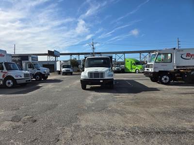 Freightliner M2 106 22 ft Flatbed Truck - 240HP, 6 Speed Automatic, Liftgate