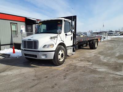 Freightliner M2 106 24 ft Flatbed Truck - 260HP, 5 Speed Automatic, Liftgate