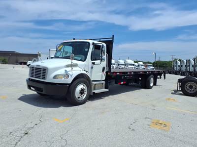 Freightliner M2 106 26 ft Flatbed Truck - 230HP, 5 Speed Automatic, Liftgate