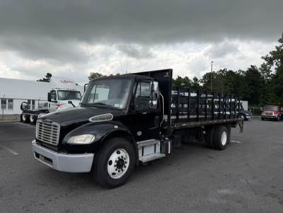Freightliner M2 106 20 ft Flatbed Truck - 230HP, 6 Speed Automatic, Liftgate