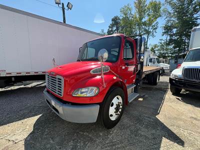 Freightliner M2 106 20 ft Flatbed Truck - 240HP, 6 Speed Automatic, Liftgate