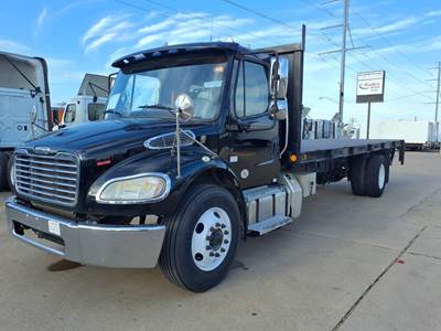 Freightliner M2 106 26 ft Flatbed Truck - 260HP, 6 Speed Automatic, Liftgate
