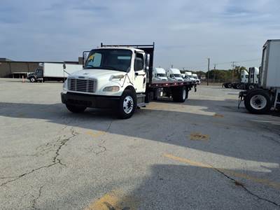 Freightliner M2 106 26 ft Flatbed Truck - 230HP, 5 Speed Automatic, Liftgate