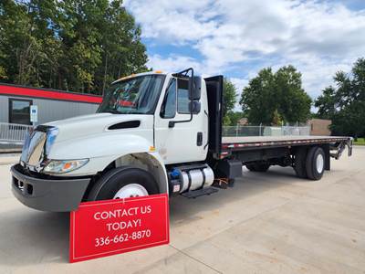 International 4300 26 ft Flatbed Truck - 240HP, 6 Speed Automatic, Liftgate