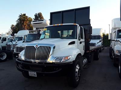 International 4300 26 ft Flatbed Truck - 240HP, 6 Speed Automatic