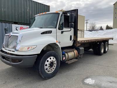 International 4400 Tandem Axle 26 ft Flatbed Truck - 350HP, 6 Speed Automatic